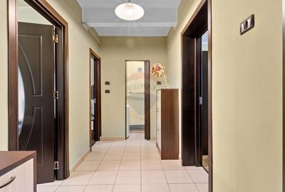 Apartament spatios cu 2 camere de inchiriat in zona Podgoria - 2