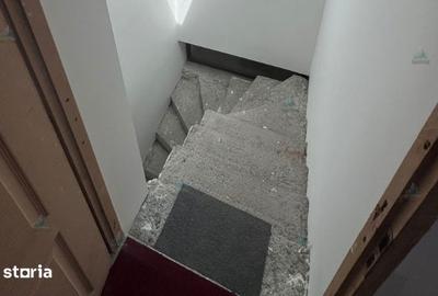 Casă cu 10 camere cu Teren 525 Mp în Central - 17