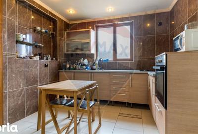 Casă cu 6 camere cu Garaj în Central - 20