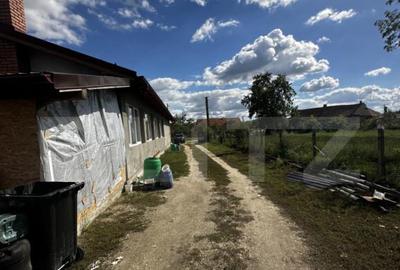 Casă cu 4 camere cu Teren 3018 Mp în Vest