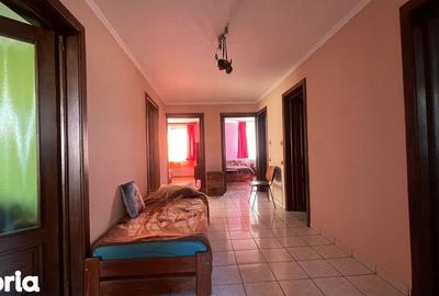 Casă cu 4 camere cu Teren 370 Mp în Central