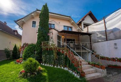 Apartament cu 4 camere decomandat în Central - 1