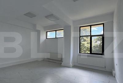 Spațiu comercial, de 75 mp, în Central - 7