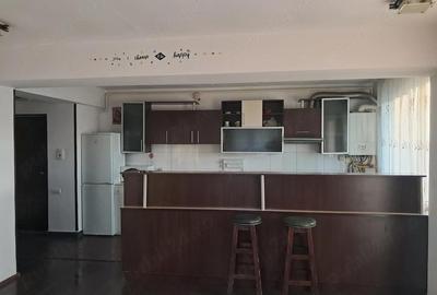 Apartament cu 3 camere semidecomandat în Central - 1