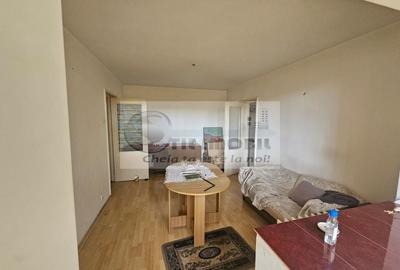 Apartament cu 3 camere semidecomandat în Gară