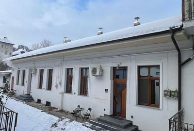 Casă individuală cu 6 camere cu Canalizare în Central - 1