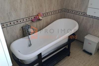 Casă cu 6 camere decomandat cu Teren 2159 Mp în Merei - 8