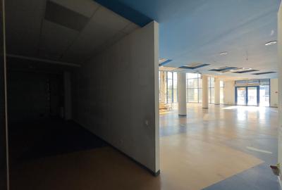 Spațiu comercial, de 396 mp, în Central - 18