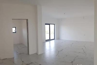 Casă cu 7 camere cu Teren 420 Mp în Vărsătura - 7