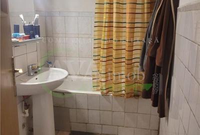 Apartament cu 3 camere semidecomandat în Central - 1