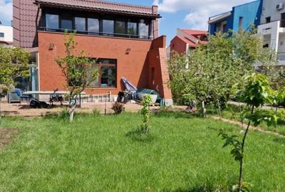 Vila de vanzare  B-dul Uverturii - 12