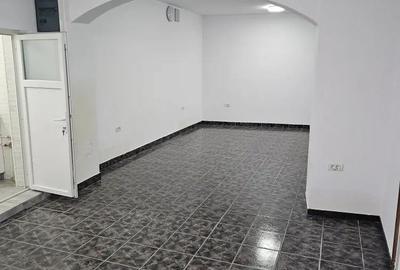 Spațiu comercial, de 80 mp, în Central - 1