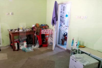 Casă cu 5 camere cu Teren 2100 Mp în Luna - 16