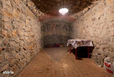 Casă cu 8 camere cu Garaj în Filipești - 2