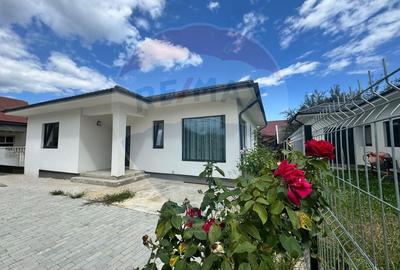 Casă individuală cu 4 camere cu Canalizare în Central - 2