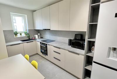 Apartament cu 3 camere decomandat, mobilat în Tractorul - 13