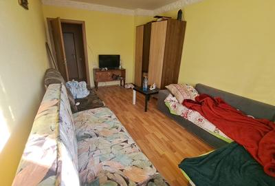 Apartament cu 3 camere decomandat, mobilat în Agigea