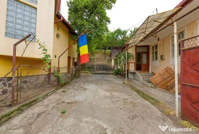 Casă cu 5 camere cu Teren 378 Mp în Purcăreni