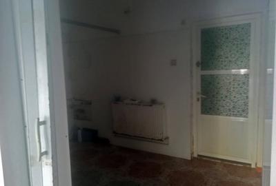 Spațiu comercial, de 40 mp, în Central - 4