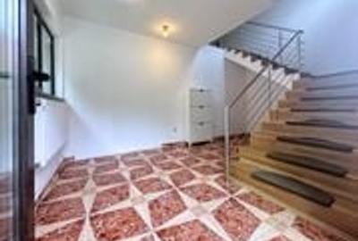 Casă cu 4 camere cu Teren 500 Mp în Băneasa - 2