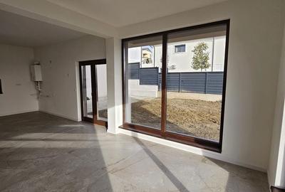 Casă cu 4 camere cu Teren 390 Mp în Podu Roș - 4