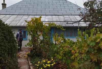 Casă cu Teren 1700 Mp în Garvăn - 2