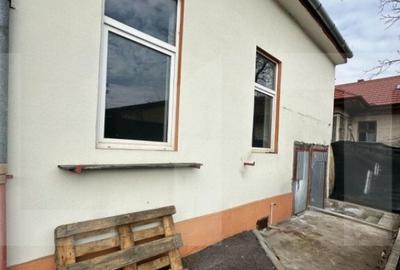 Spatiu comercial 120 mp, 4 parcari, zona strazii Paris - 18