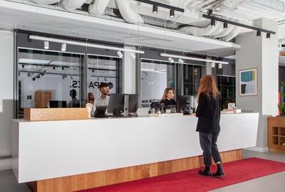 Spa?iu de birou frumos proiectat pentru 5 persoane in Spaces Expo - 5