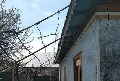 Casă cu 3 camere cu Teren 650 Mp în Central - 1
