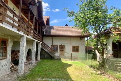 Casă cu 4 camere în Central - 2