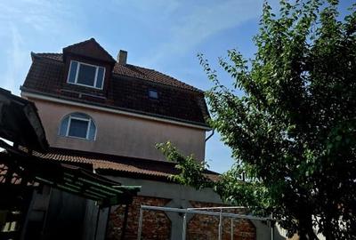 Casă cu 5 camere cu Teren 700 Mp în Central - 3