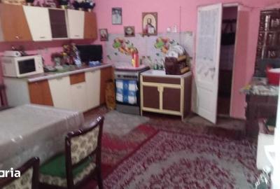 Casă cu 3 camere cu Teren 1080 Mp în Central