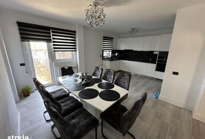 Casă cu 10 camere cu Teren 425 Mp în Sânmartin - 2