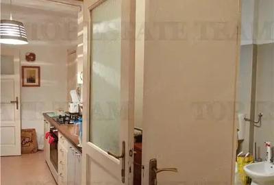 Apartament de 3 camere ultracentral, 2 intrari, lift cu acces privat, pod pentru depozitare, central - 16