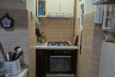 Proprietar vand apartament cu 2 camere,decomandat,renovat total,semi central,parcare,boxa proprie. - 2