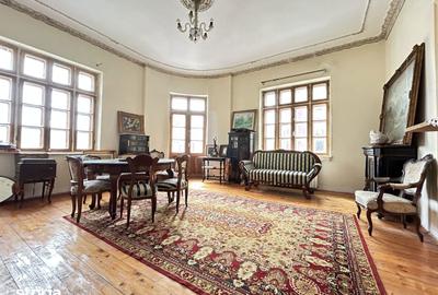 Apartament cu 5 camere în Central - 1