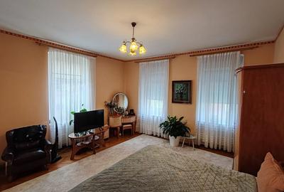 Casă individuală cu 6 camere cu Canalizare în Centrul Istoric - 4