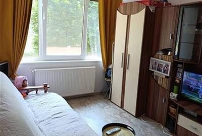 Garsoniera, etaj 1, Tractorul, Brasov
