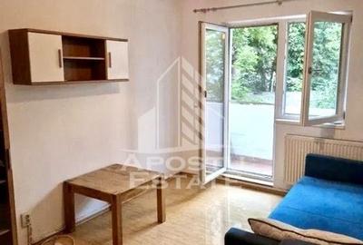 Apartament cu 3 camere semidecomandat, mobilat în Girocului