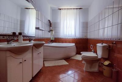 Casă individuală cu 7 camere cu Canalizare în Ghiroda - 16
