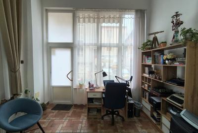 Spatiu comercial, ultracentral, Republicii, Oradea. 600 E/lună. Com 0 - 2