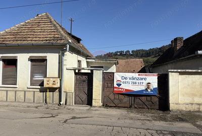 Casă cu Teren 348 Mp în Sud