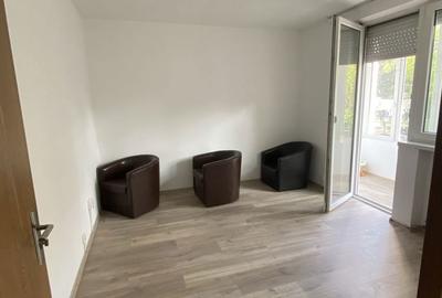 Apartament cu 3 camere semidecomandat în Central - 3