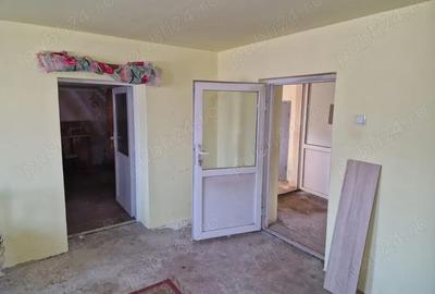 Casă cu 3 camere în Dezești - 2