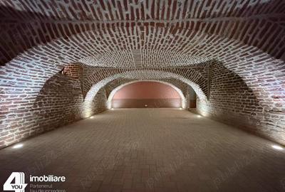 Casă cu 7 camere cu Teren 115 Mp în Central