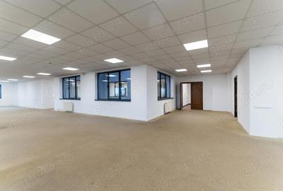 Spațiu comercial, de 422 mp, în Central - 6