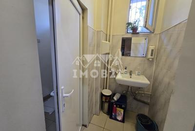 VANZARE SPATIU COMERCIAL PARTER  ZONA 9 MAI - 14