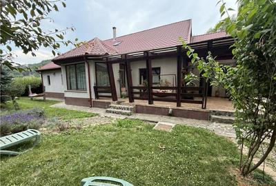 Casă cu 5 camere cu Teren 1596 Mp în Central - 11