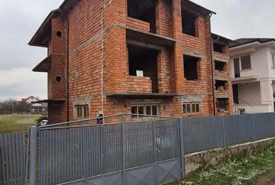 Casă în Central - 1