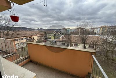 Apartament cu 4 camere decomandat în Central - 12